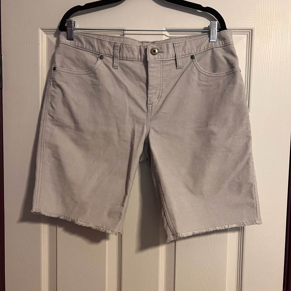 Carve Designs Women's Light Gray/Off White Corduroy Bermuda Shorts